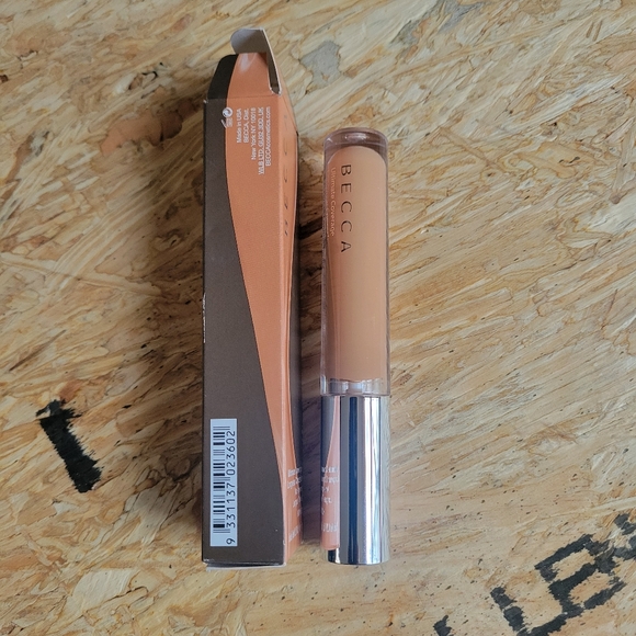 Becca Ultimate Coverage Concealer in Honey - Picture 4 of 4